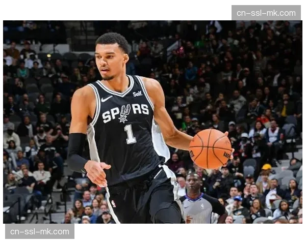 马刺三杀雷霆站稳西部第二,文班亚马禁区出手提升藏犯规危机 马刺三杀雷霆站稳西部第二,文班亚马禁区出手提升藏犯规危机